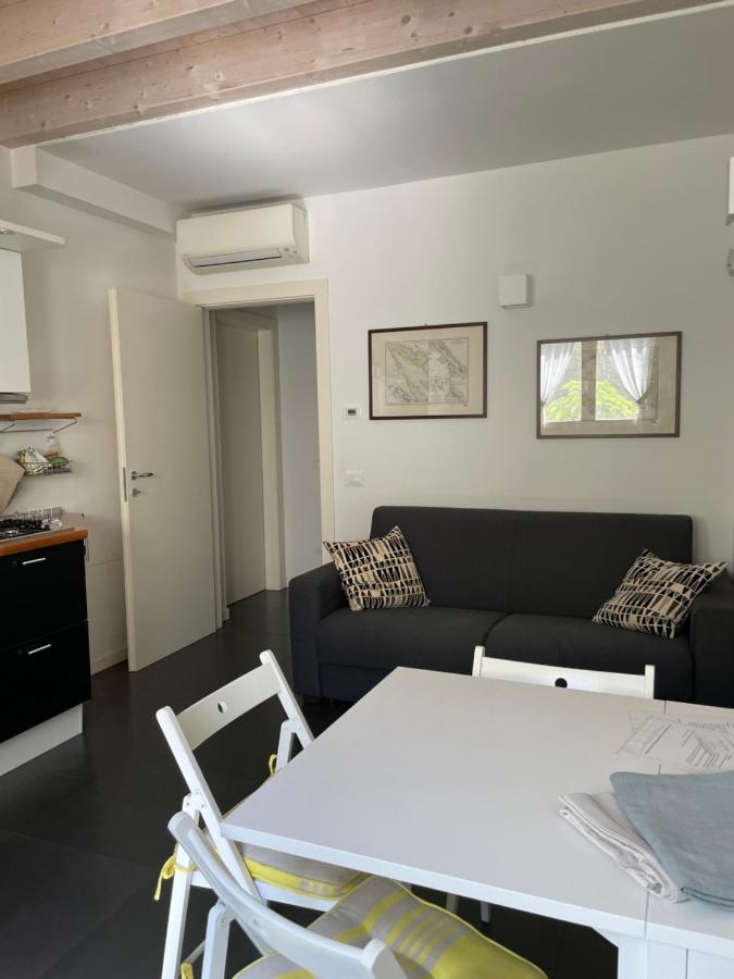 Villa Arzilla เดเซนซาโนเดลการ์ดา ภายนอก รูปภาพ